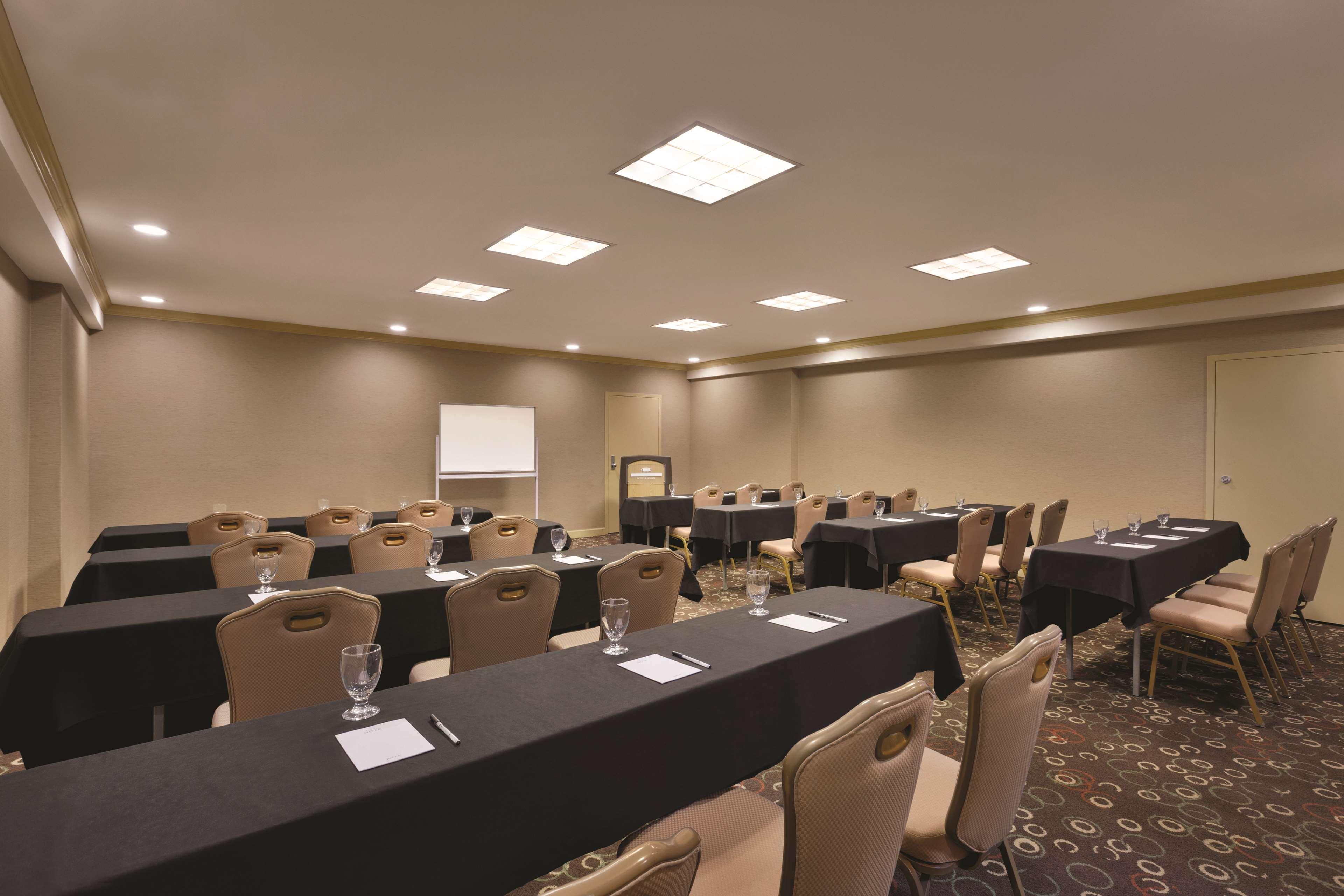 Radisson Hotel Lenexa Overland Park Buitenkant foto